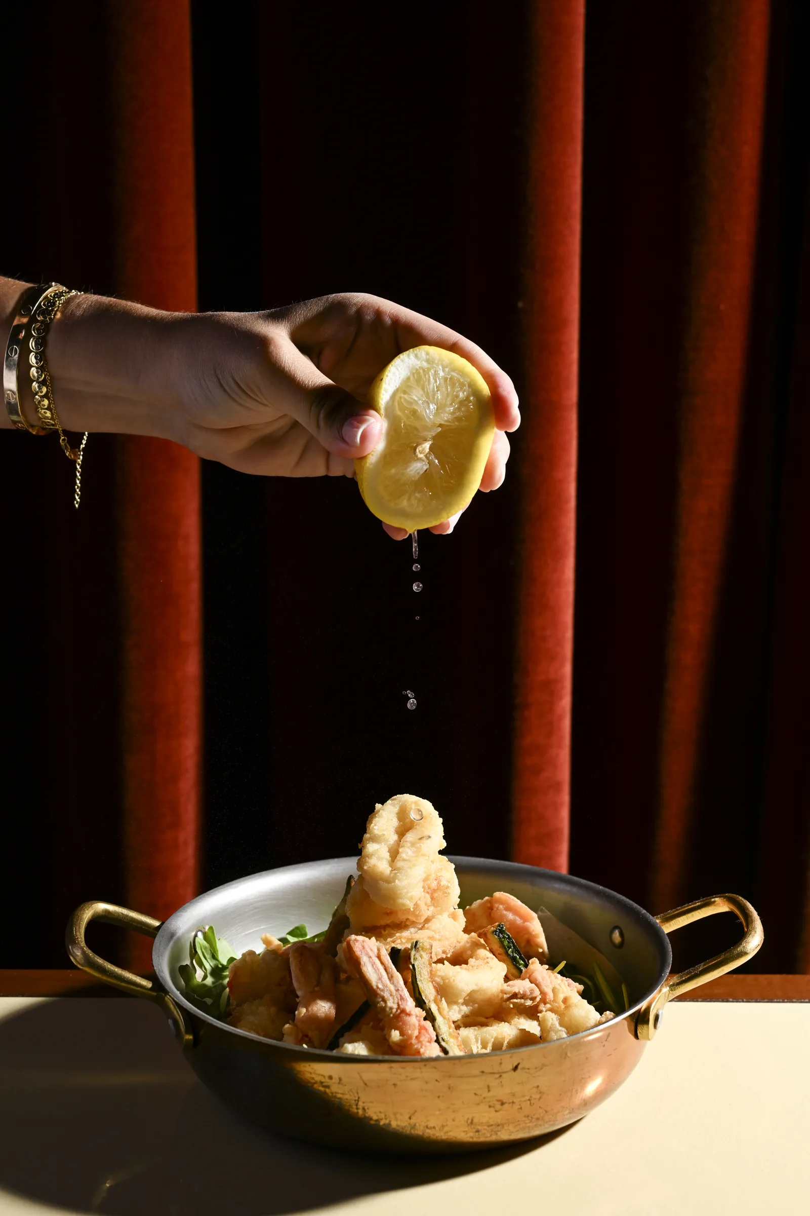 Fritto di calamari, gamberi e zucchine