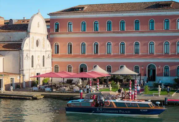 Ha aperto ieri, a Venezia, nell'hotel San Clemente Palace, il ristorante Le Specialità